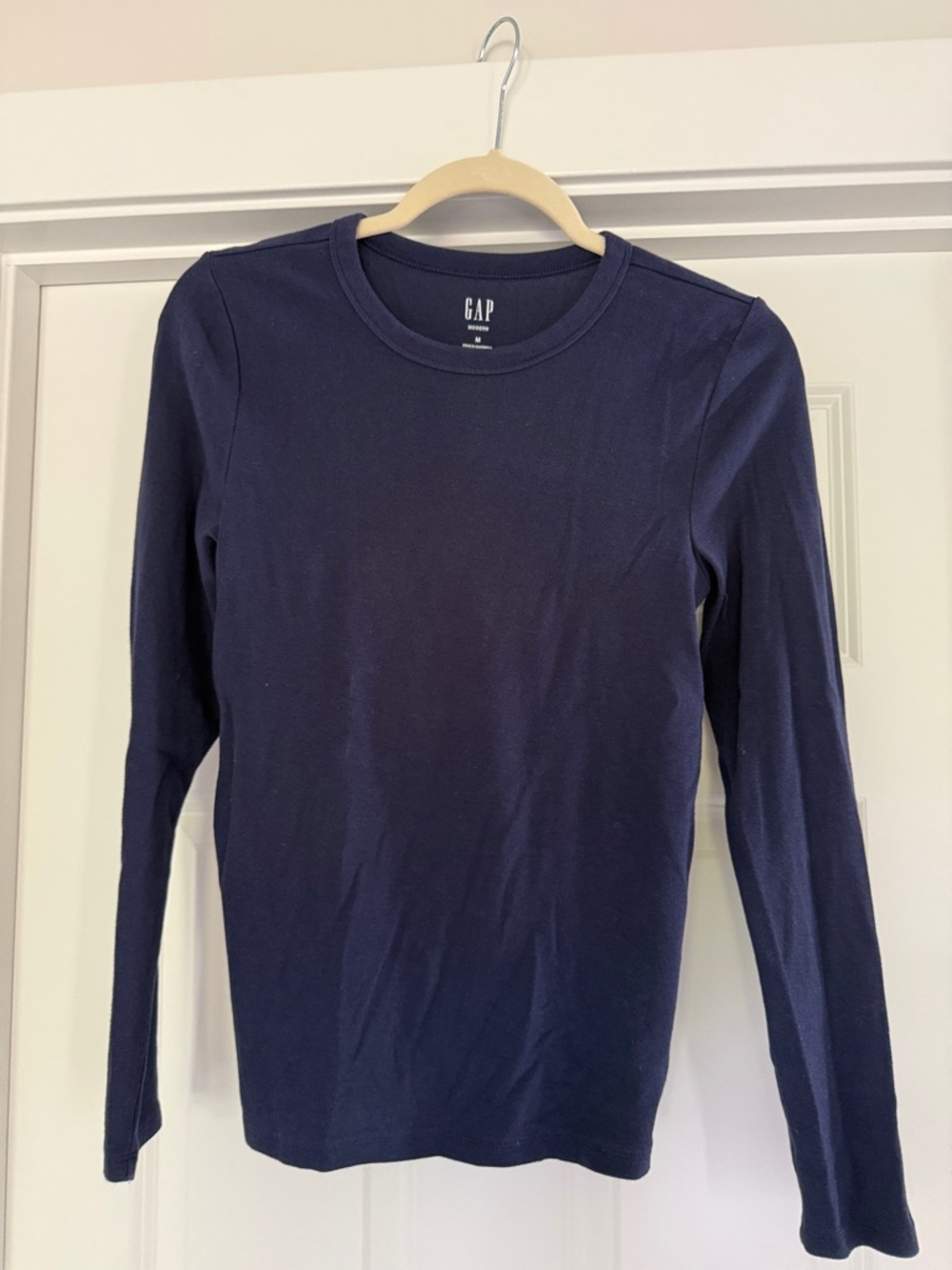 Gap Modern Long Sleeve Tee in Navy
